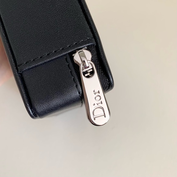 Hold NWOT Dior vanity case - Picture 3 of 16